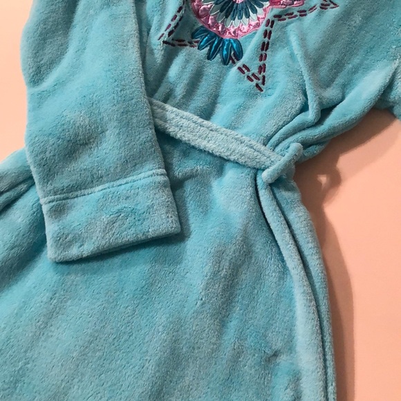 LIKE NEW GIRLS ROBE - Picture 5 of 6